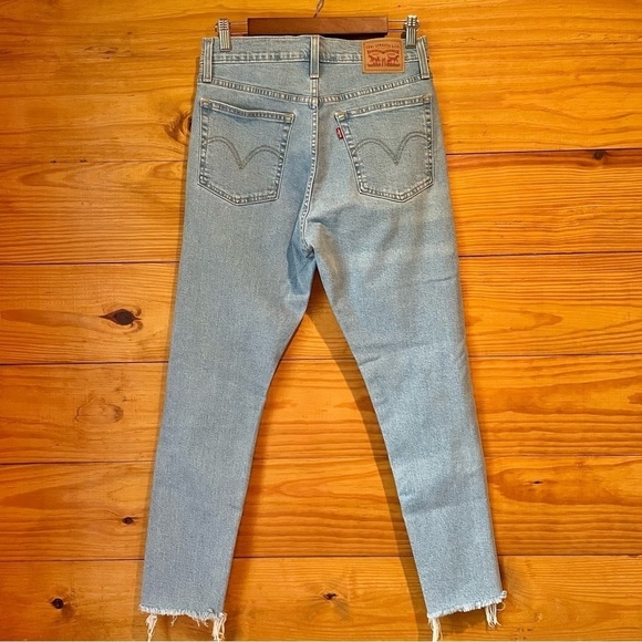 Levi’s Wedgie Fit Skinny Jeans High Rise Distressed Light Wash 29 NWOT - Picture 3 of 13